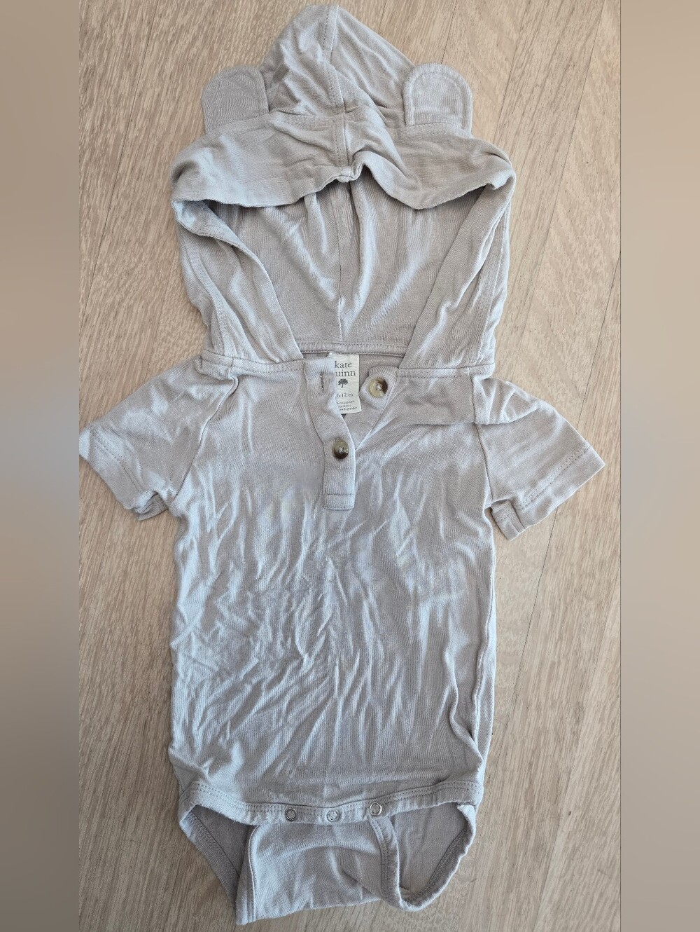 kate quinn Light Greige Bear Ears Hooded Short Sleeve Baby Bodysuit